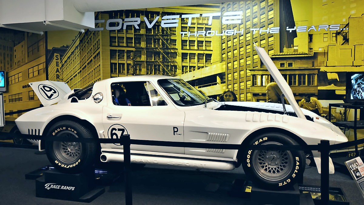 Click to Enlarge-Esc to Close Corvette Generations/C2/C2 1963 Corvette Chaparral GS.jpg